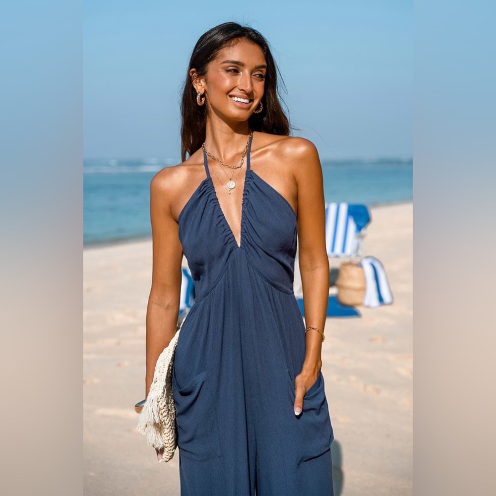 STUNNING Cupshe Plunge Halter Jogger Romper Jumpsuit Size: Large - Picture 3 of 12
